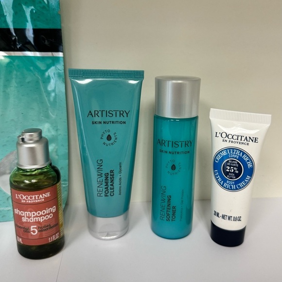 Skincare travel set - Picture 3 of 3